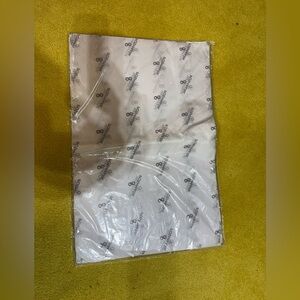 100 Sheets of Poshmark Tissue Paper
